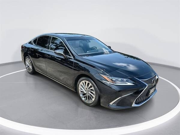 Lexus ES 350 with VIN: 58ABZ1B14KU032525