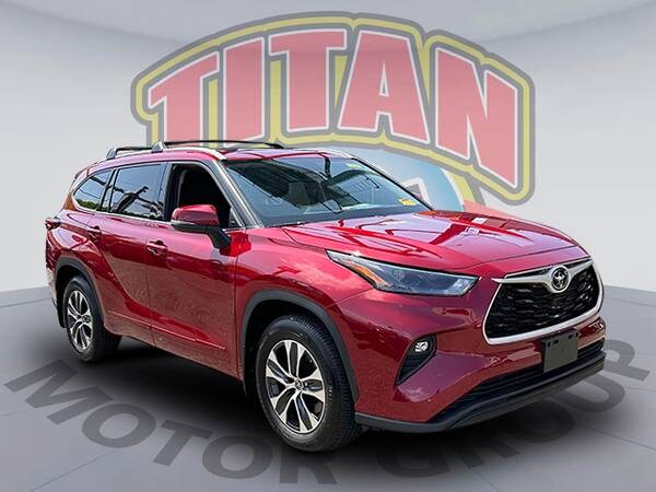 Toyota Highlander with VIN: 5TDGZRBH5NS202672