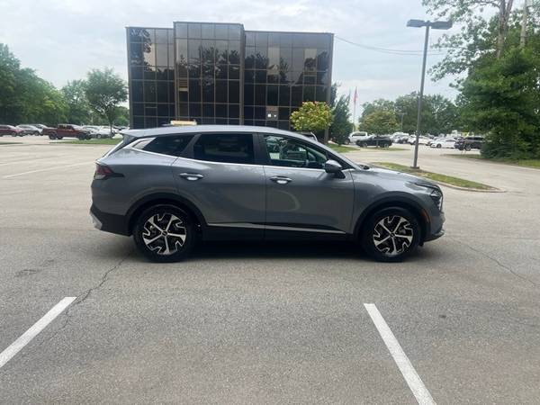 Kia Sportage with VIN: 5XYK33DF0RG166591