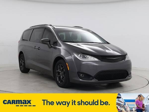 Chrysler Pacifica with VIN: 2C4RC1BGXKR751517