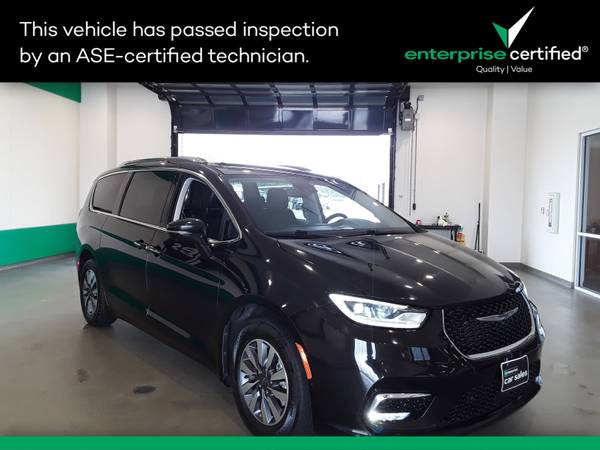 Chrysler Pacifica with VIN: 2C4RC1L79MR603117