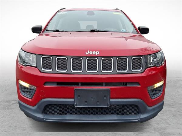 Jeep Compass with VIN: 3C4NJCAB8JT105460