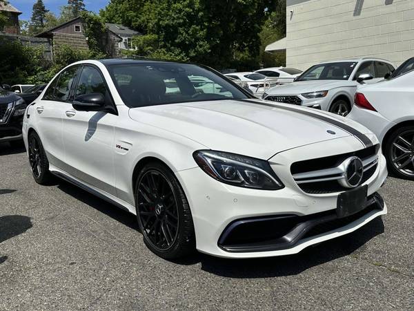 Mercedes-Benz C-Class with VIN: 55SWF8HB7HU187312
