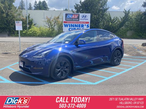 Tesla Model Y with VIN: 7SAYGAEE0SF305921