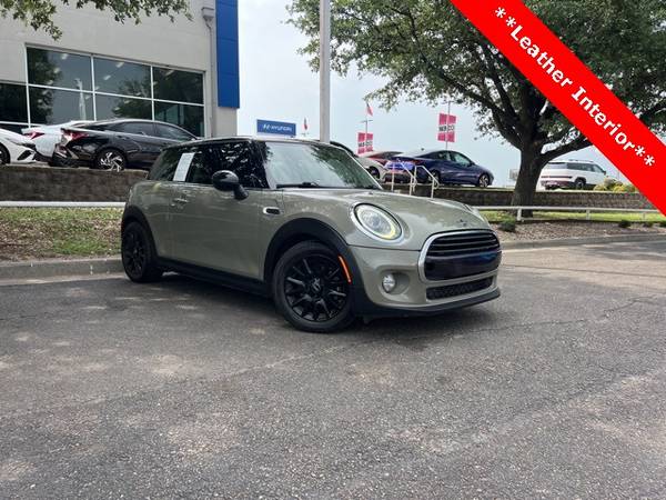 MINI Hardtop 2 Door with VIN: WMWXP5C5XK2H31024