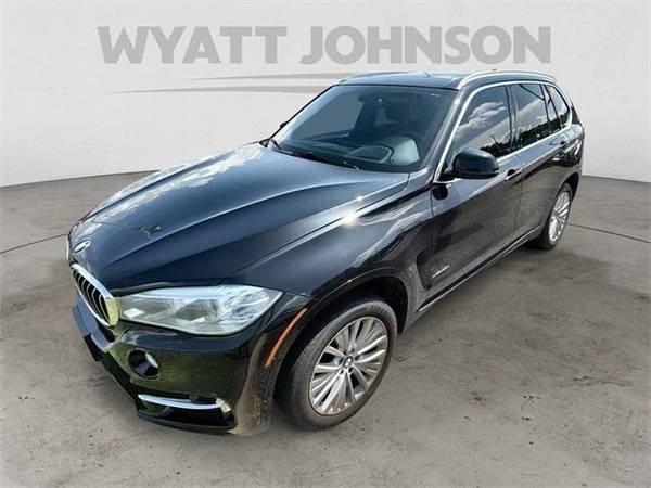 BMW X5 with VIN: 5UXKR0C58G0P32875