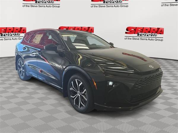 Toyota Crown Signia with VIN: JTDACAAJ5S3005463