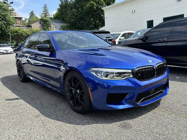 BMW M5 with VIN: WBSJF0C59KB447596