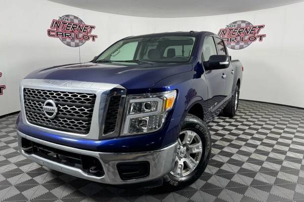 2019 Nissan Titan SV  Crew Cab