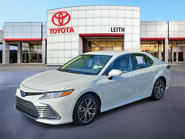 Toyota Camry Hybrid with VIN: 4T1F31AK2MU555923