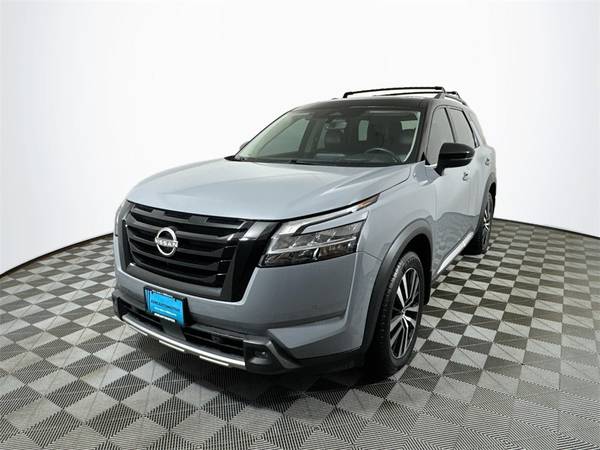 Nissan Pathfinder with VIN: 5N1DR3DK3RC235679