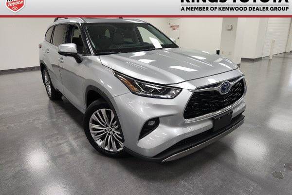 2023 Toyota Highlander Hybrid Platinum
