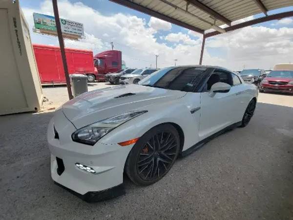 Nissan GT-R with VIN: JN1AR5BF9RM220061