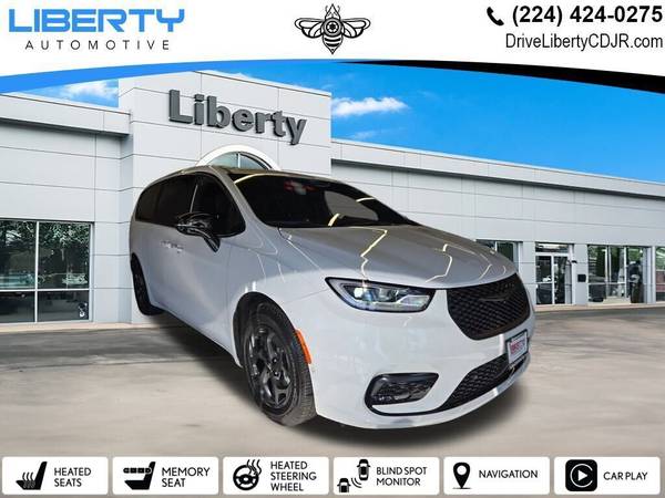 Chrysler Pacifica with VIN: 2C4RC1S78RR104754