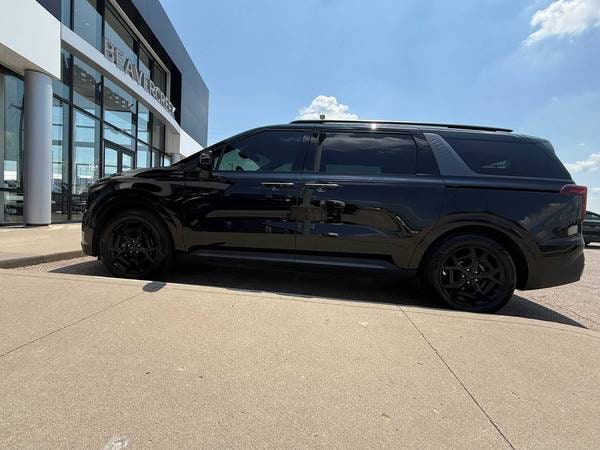 Kia Carnival with VIN: KNDNE5K30S6506200