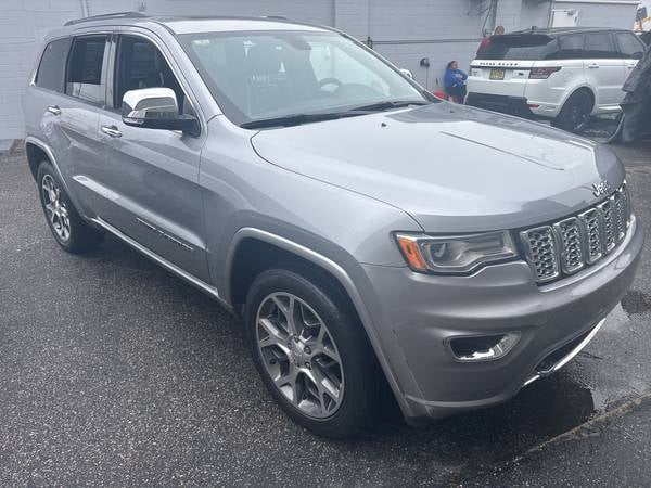 Jeep Grand Cherokee with VIN: 1C4RJFCG3MC562639