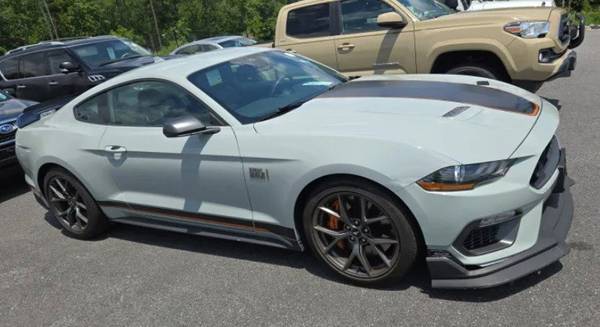 Ford Mustang with VIN: 1FA6P8R05M5550204