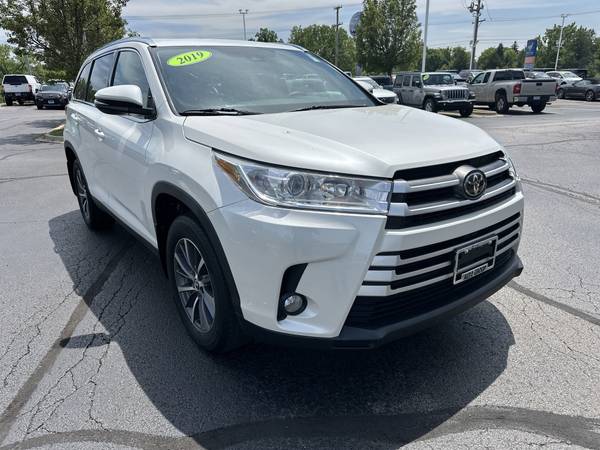 Toyota Highlander with VIN: 5TDJZRFHXKS615165