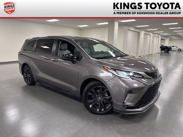 Toyota Sienna with VIN: 5TDXRKEC7MS038007