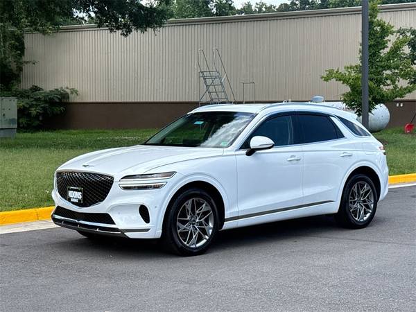 Genesis GV70 with VIN: KMUMADTB9NU069947