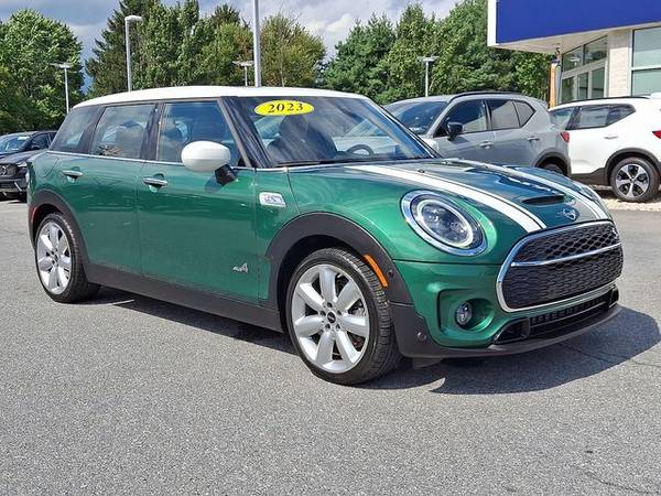 MINI Clubman with VIN: WMWXJ1C0XP2S76405