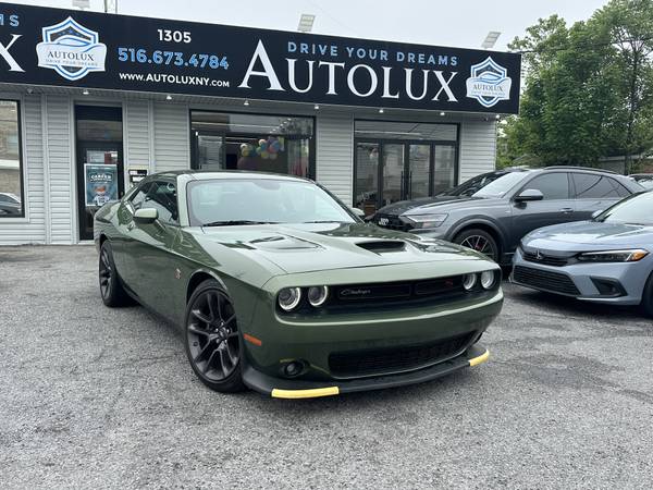 Dodge Challenger with VIN: 2C3CDZFJ5MH673832