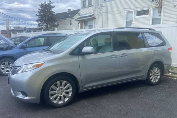 2011 Toyota Sienna LE 7-Passenger