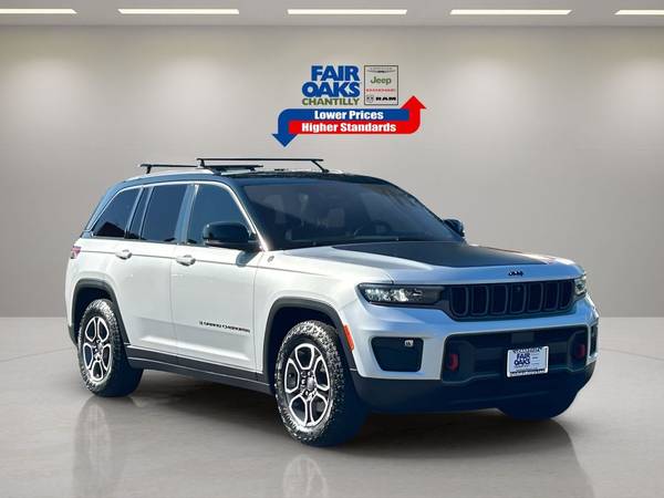 Jeep Grand Cherokee with VIN: 1C4RJHCG2N8624256