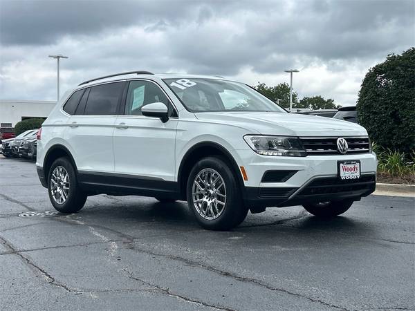 Volkswagen Tiguan with VIN: 3VV2B7AX0JM218950