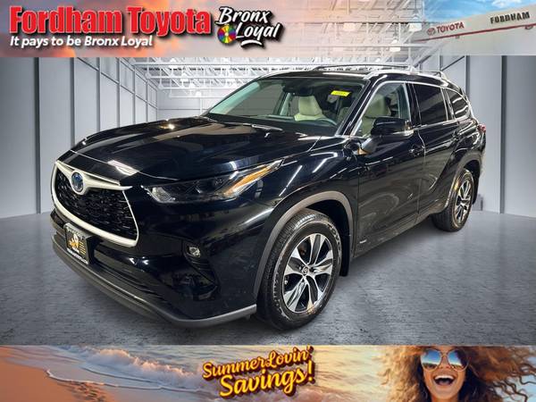 Toyota Highlander Hybrid with VIN: 5TDGBRCH2NS555471