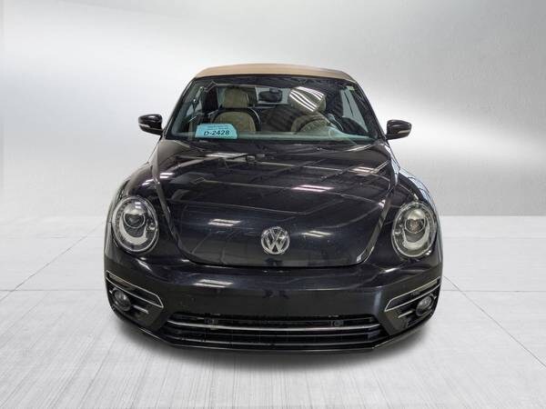 Volkswagen Beetle Convertible with VIN: 3VW5DAAT7KM511579