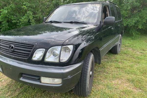 2001 Lexus LX 470 Base