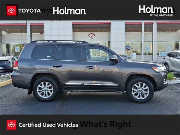 Toyota Land Cruiser with VIN: JTMCY7AJ4K4075690