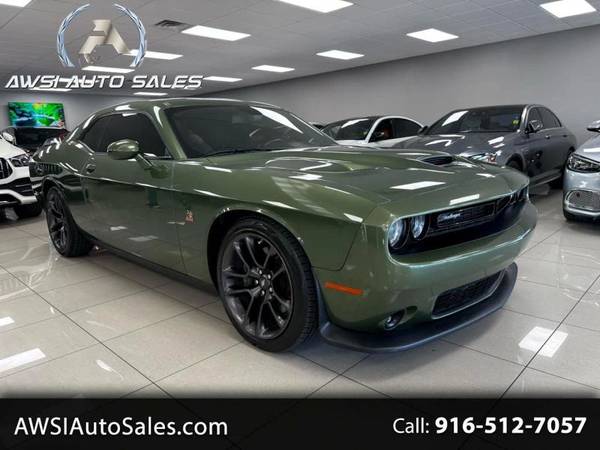 Dodge Challenger with VIN: 2C3CDZFJ9MH596950