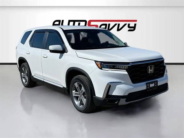 Honda Pilot with VIN: 5FNYG1H52RB049090