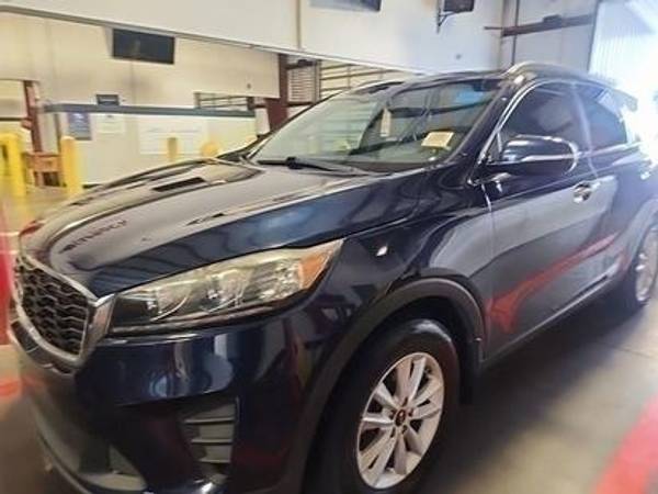 Kia Sorento with VIN: 5XYPG4A33KG433772