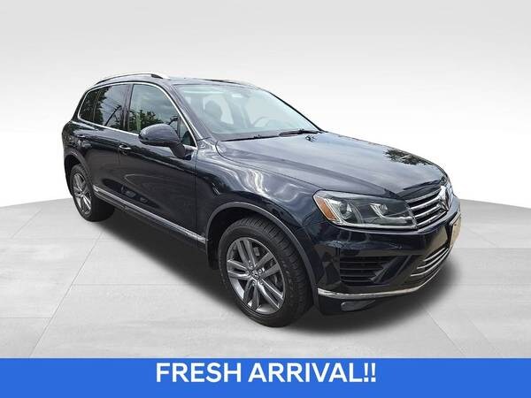 Volkswagen Touareg with VIN: WVGEP9BP2GD001682