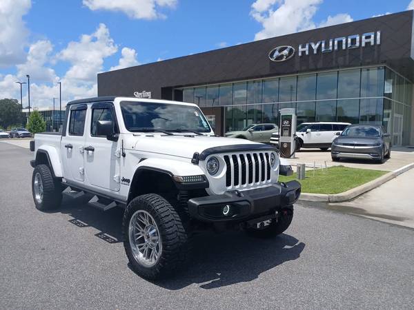 Jeep Gladiator with VIN: 1C6JJTAG0NL158382