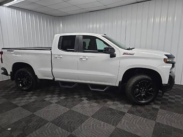 Chevrolet Silverado 1500 with VIN: 1GCRYEED7MZ142372