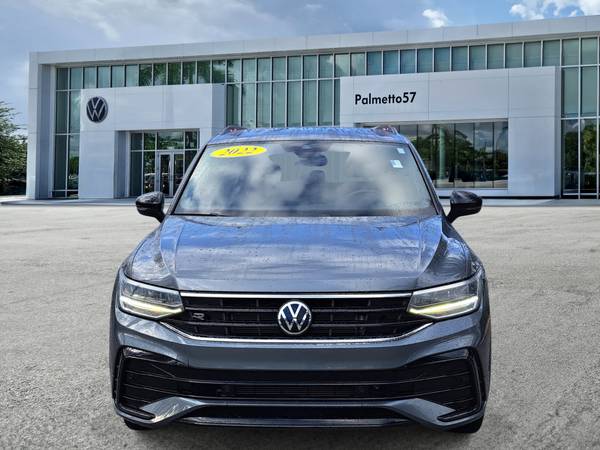 Volkswagen Tiguan with VIN: 3VVCB7AX5NM098167