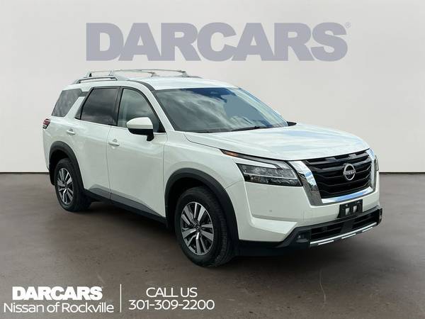 Nissan Pathfinder with VIN: 5N1DR3CCXRC230103