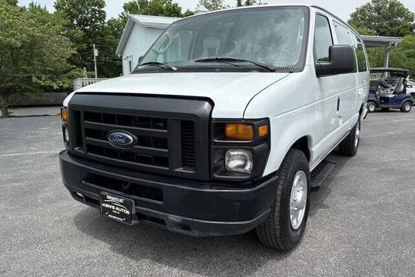 2011 Ford E-Series Wagon E-350 Super Duty XLT