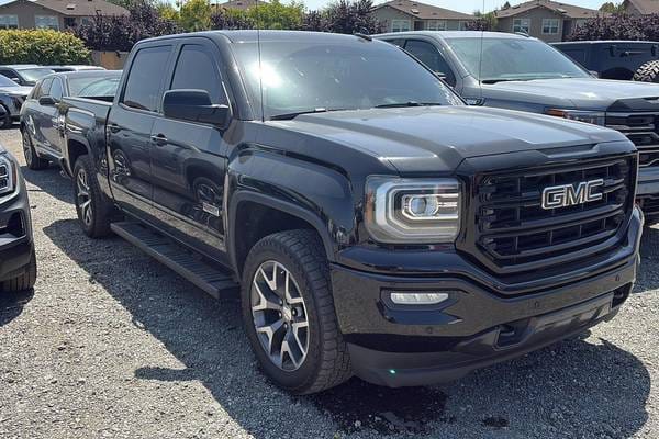 2017 GMC Sierra 1500 SLT  Crew Cab