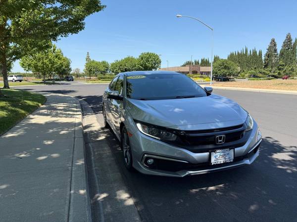 Honda Civic with VIN: JHMFC1F38KX011815