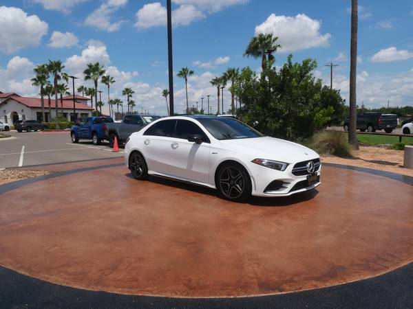 Mercedes-Benz A-Class with VIN: W1K3G5BB2LJ215291