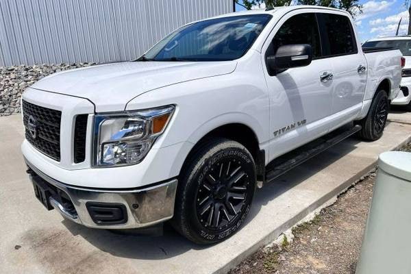 2019 Nissan Titan SV  Crew Cab