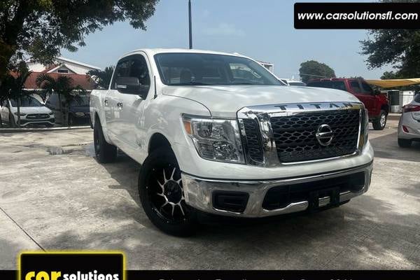 2018 Nissan Titan SV  Crew Cab