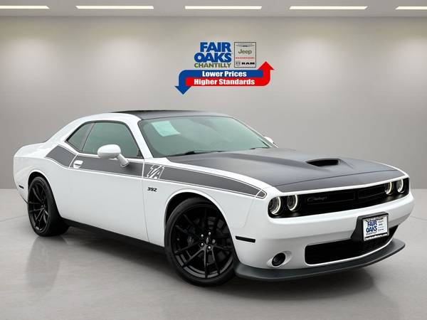 Dodge Challenger with VIN: 2C3CDZFJ9NH112888