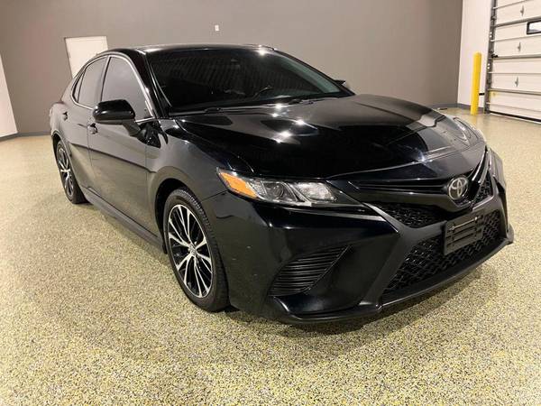 Toyota Camry with VIN: 4T1G11AK3LU930761