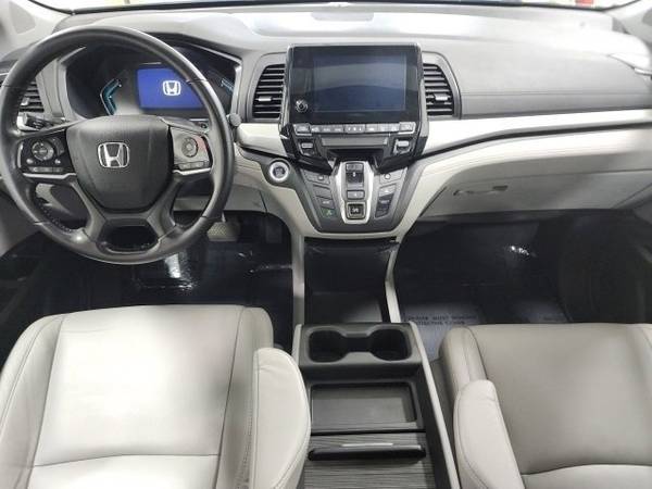 Honda Odyssey with VIN: 5FNRL6H76JB065408